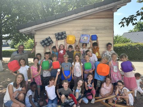 Erstklässler gestalten Engelbilder für besonderen Gottesdienst