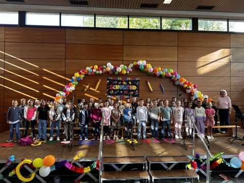Die Zweitklässler mit ihrem Mini-Musical unter der Leitung von Waltraut Seidel
