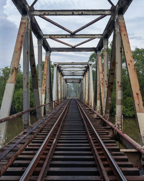 Erneuerung der Eisenbahnbrücke über die Kinzig (Symbolbild)