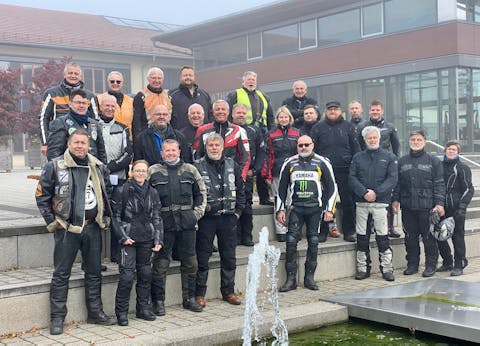 Gruppenbild Loßburger Motorradsaisonabschluss 2021