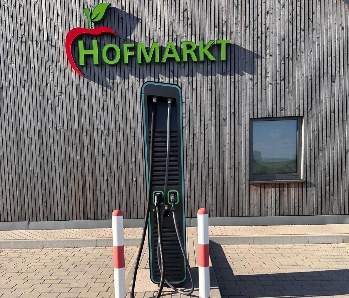 Ladestation bei der AVIA Tankstelle Betzweiler
