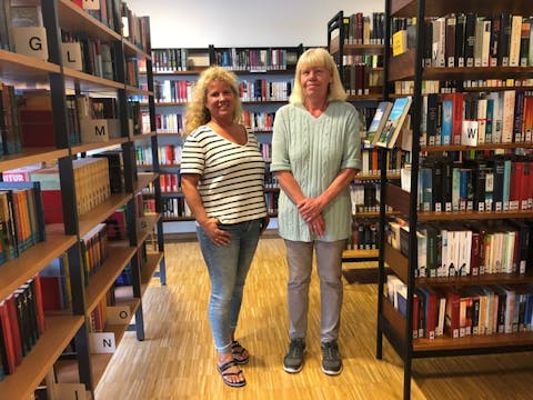 Das Büchereiteam - (v. l.) Frau Müller-Harzer und Frau Völker
