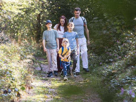 Familie auf dem Flößerpfad
