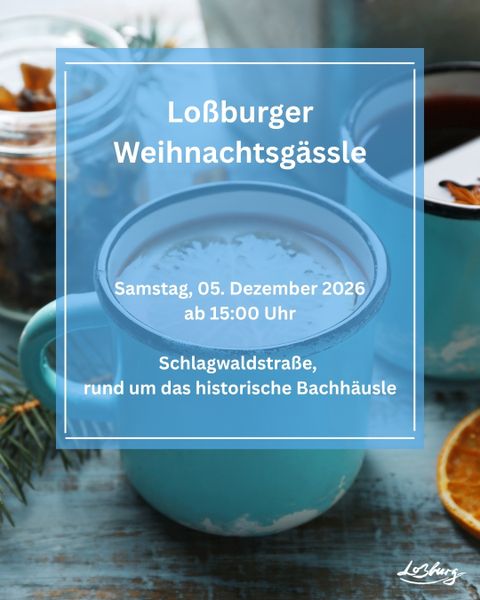 Glühwein in blauen Tassen